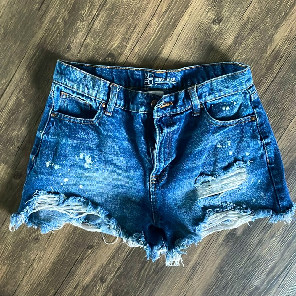 No Boundaries brand, size 7 high rise shorts. Like new!